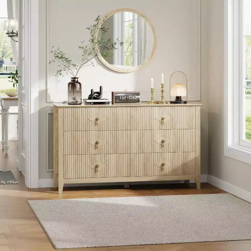 Commode de chambre avec tiroirs cannelés, style moderne