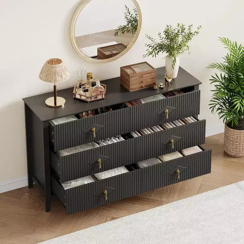 Commode de chambre avec tiroirs cannelés, style moderne