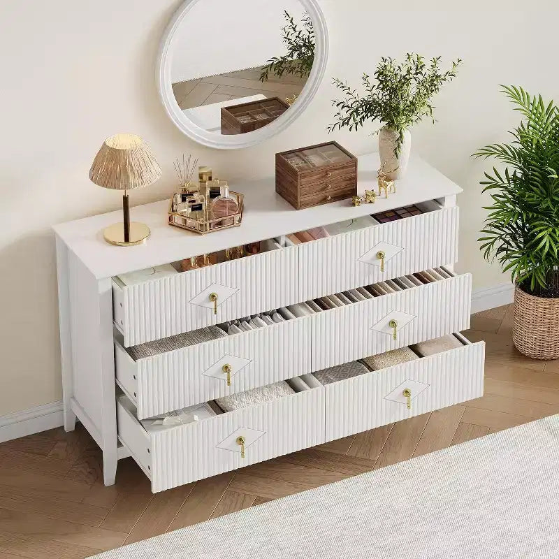 Commode de chambre avec tiroirs cannelés, style moderne
