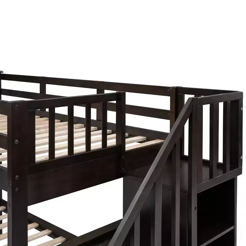 Lit superposé jumeau sur grand lit double avec escalier intégré