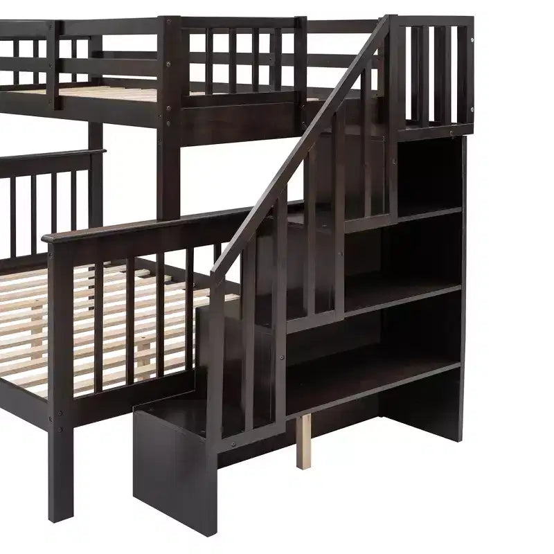 Lit superposé jumeau sur grand lit double avec escalier intégré