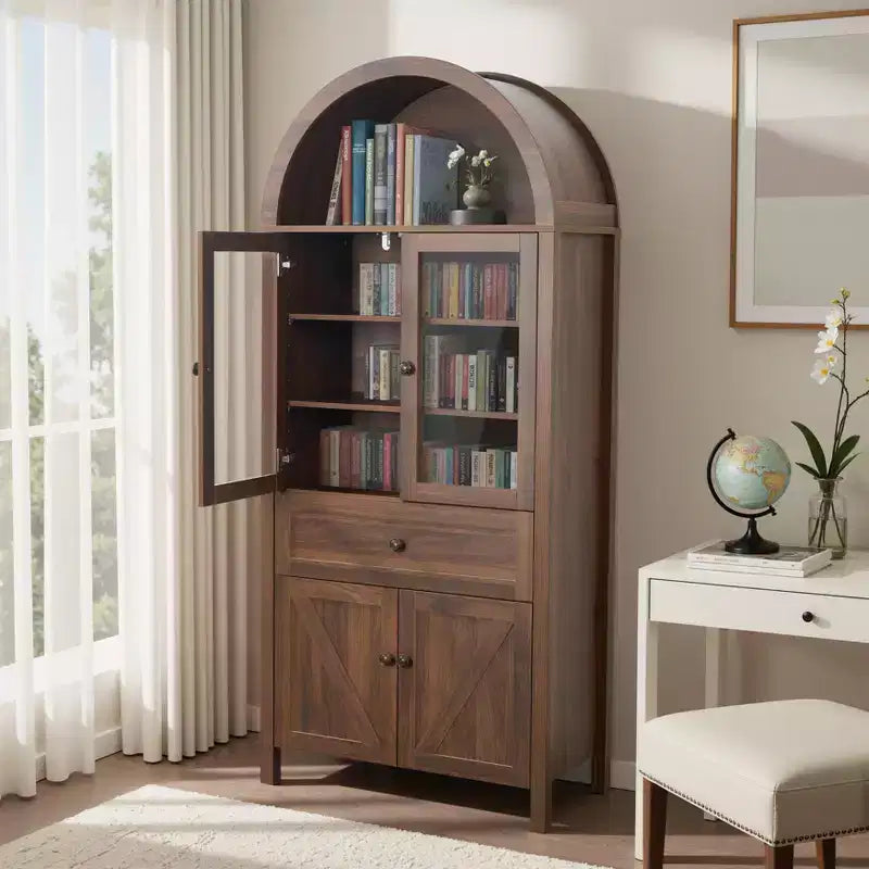 Meuble à portes cintrées en bois
