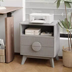 Table de chevet moderne avec finition cannelée